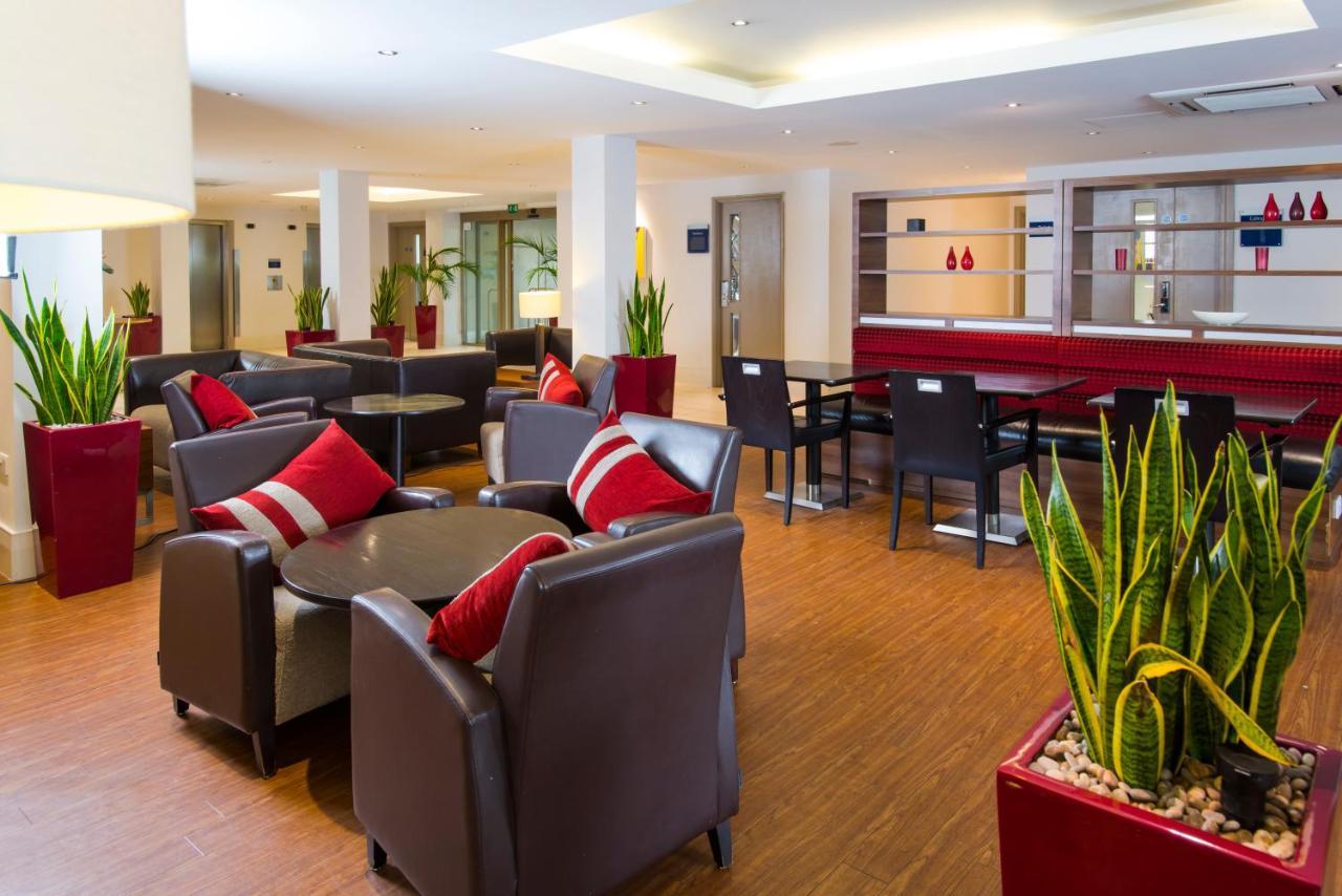 Holiday Inn Express Northampton - South By Ihg Kültér fotó