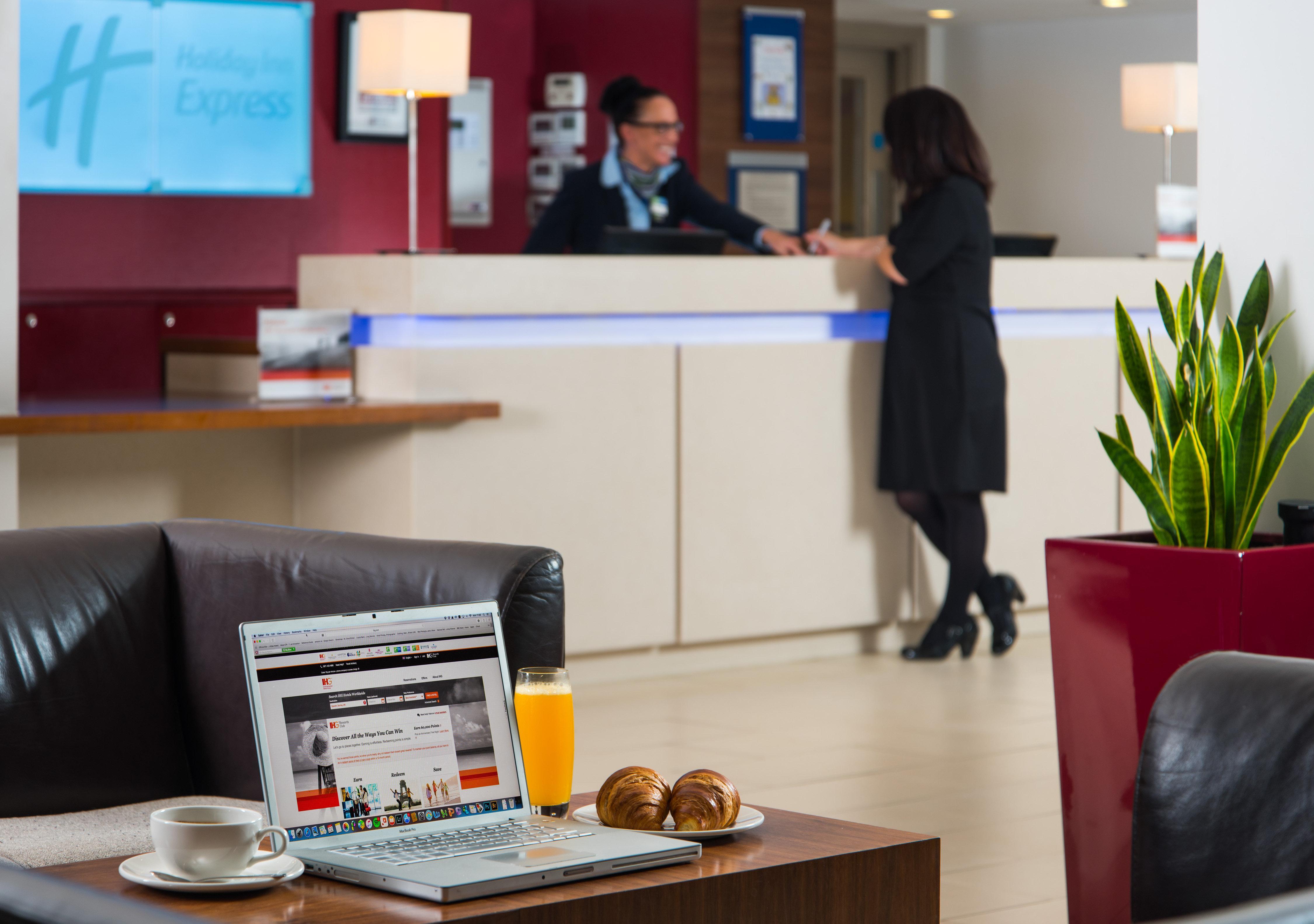 Holiday Inn Express Northampton - South By Ihg Kültér fotó