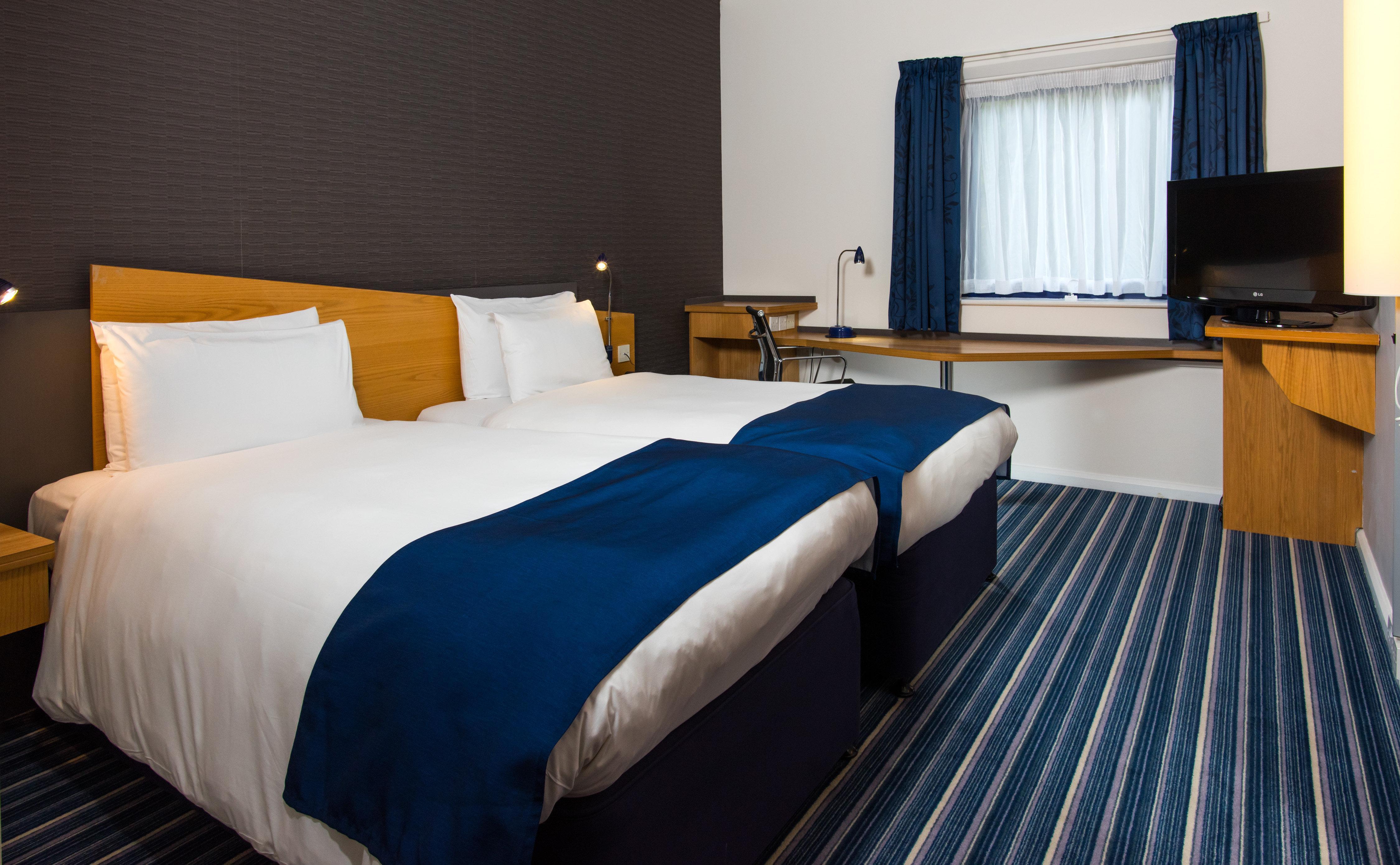 Holiday Inn Express Northampton - South By Ihg Kültér fotó