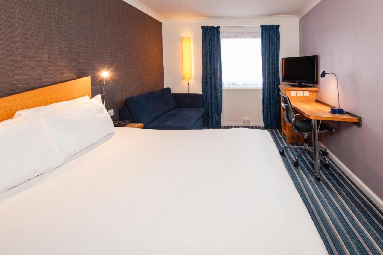 Holiday Inn Express Northampton - South By Ihg Kültér fotó