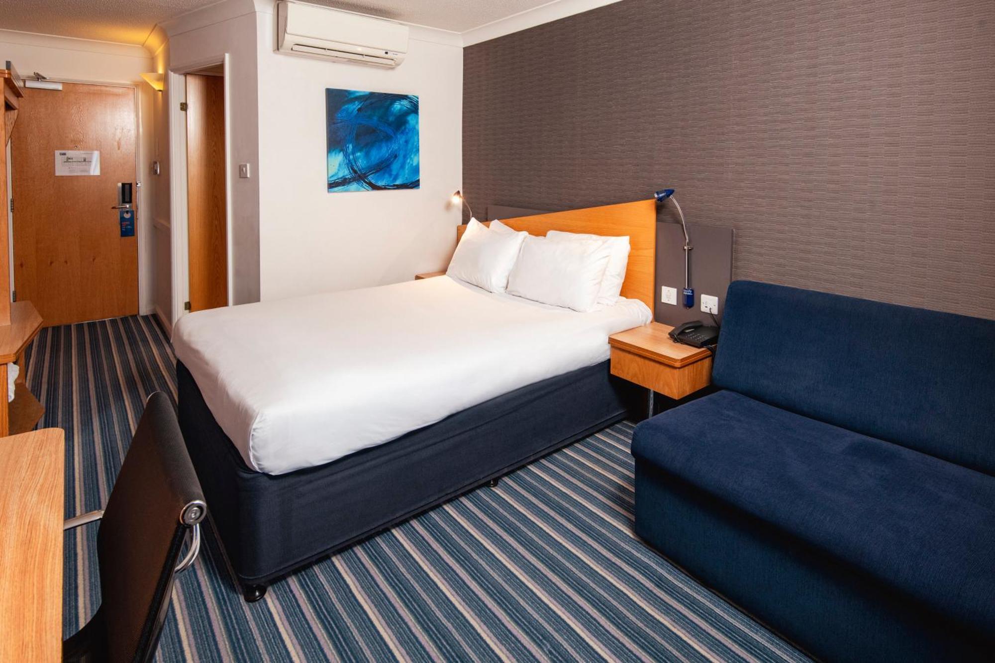 Holiday Inn Express Northampton - South By Ihg Kültér fotó