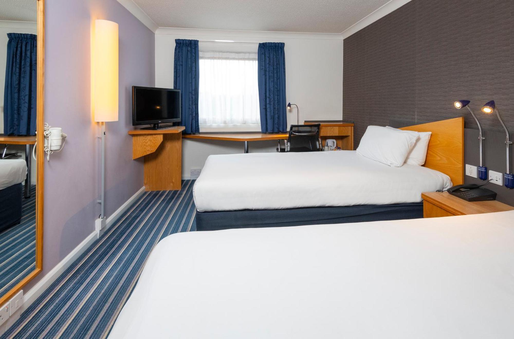 Holiday Inn Express Northampton - South By Ihg Kültér fotó