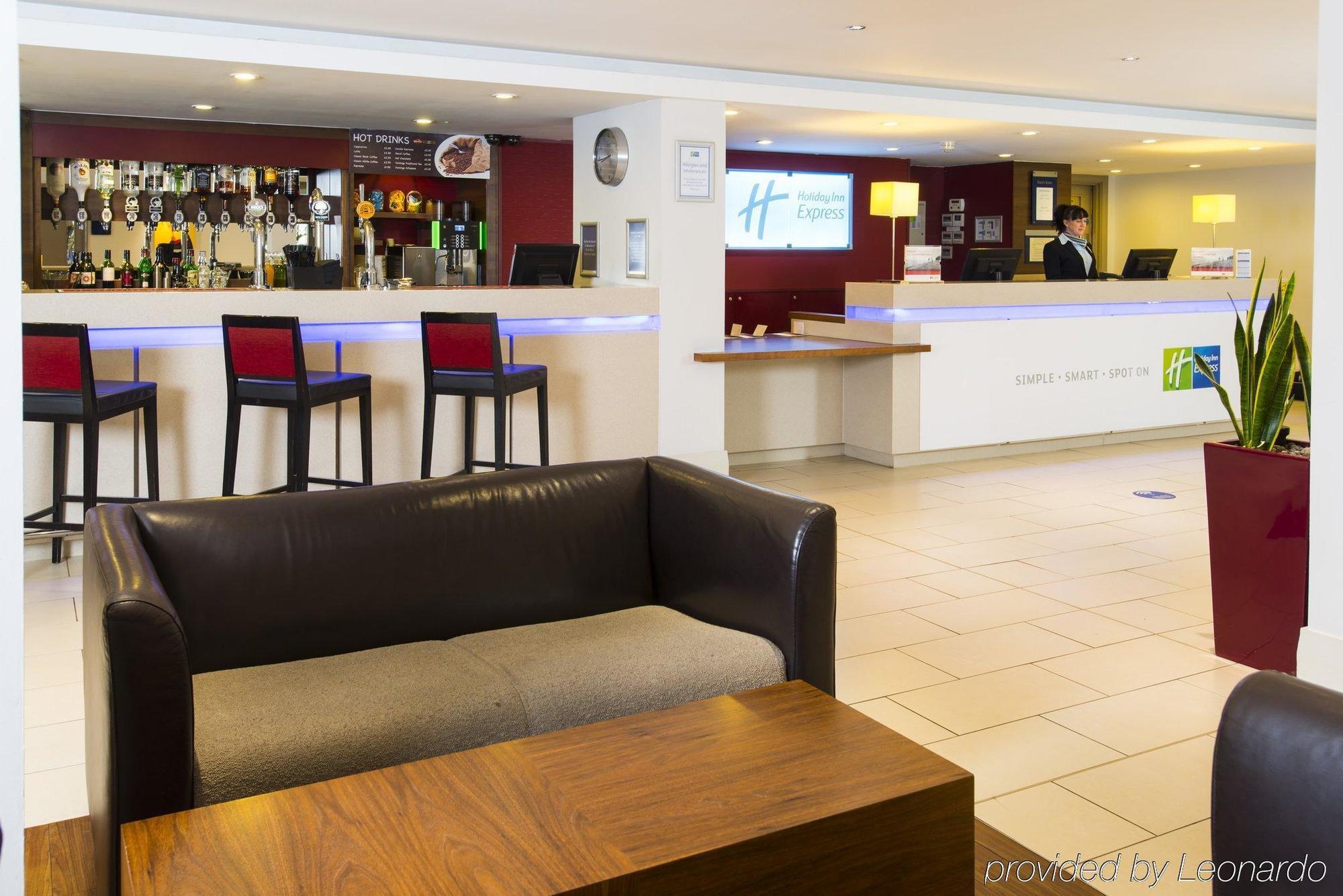 Holiday Inn Express Northampton - South By Ihg Kültér fotó