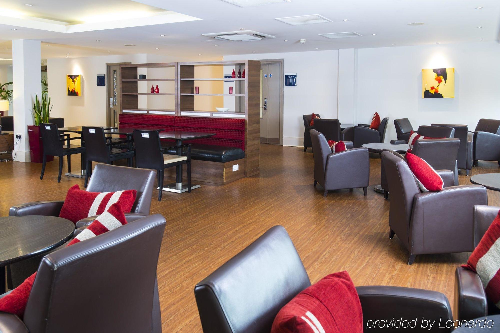 Holiday Inn Express Northampton - South By Ihg Kültér fotó