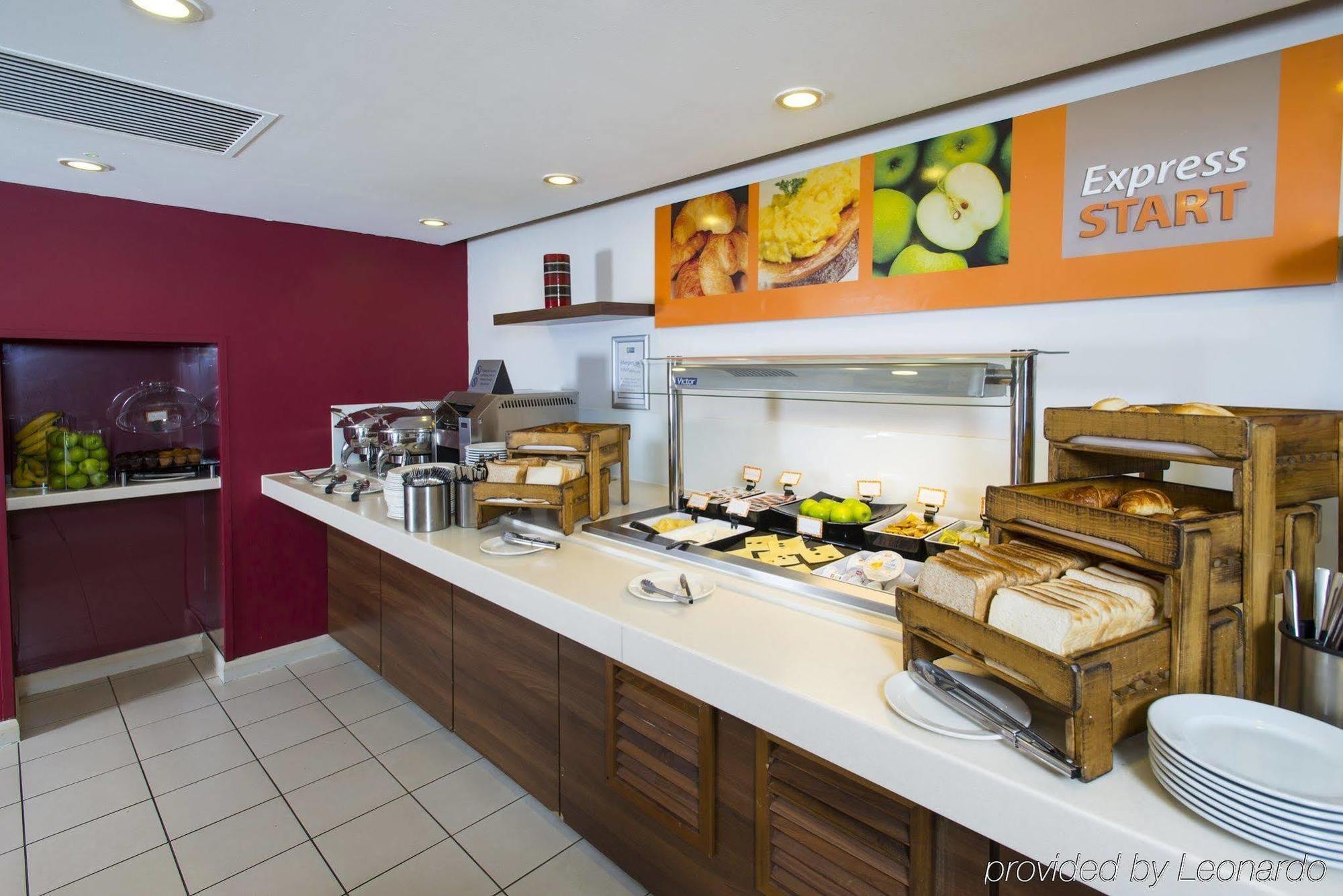 Holiday Inn Express Northampton - South By Ihg Kültér fotó