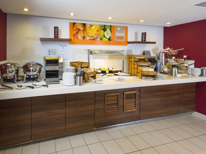 Holiday Inn Express Northampton - South By Ihg Kültér fotó